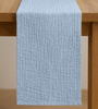 Zarter MUSSELIN-TISCHLÄUFER, kühles Blau 40×275 cm